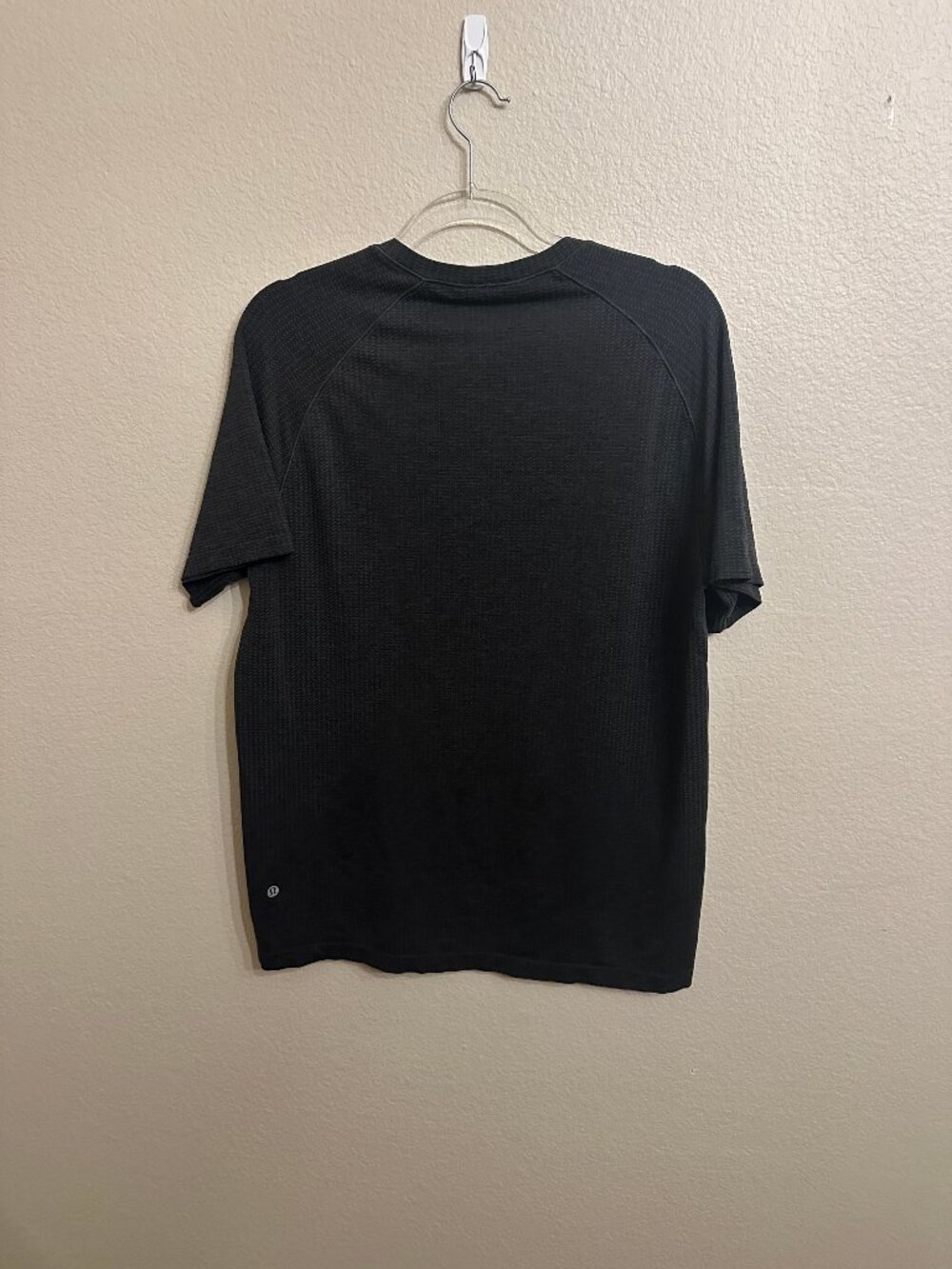 Lululemon EUC Metal Vent Tech Shirt - Dark Charcoal - Picture 4 of 6